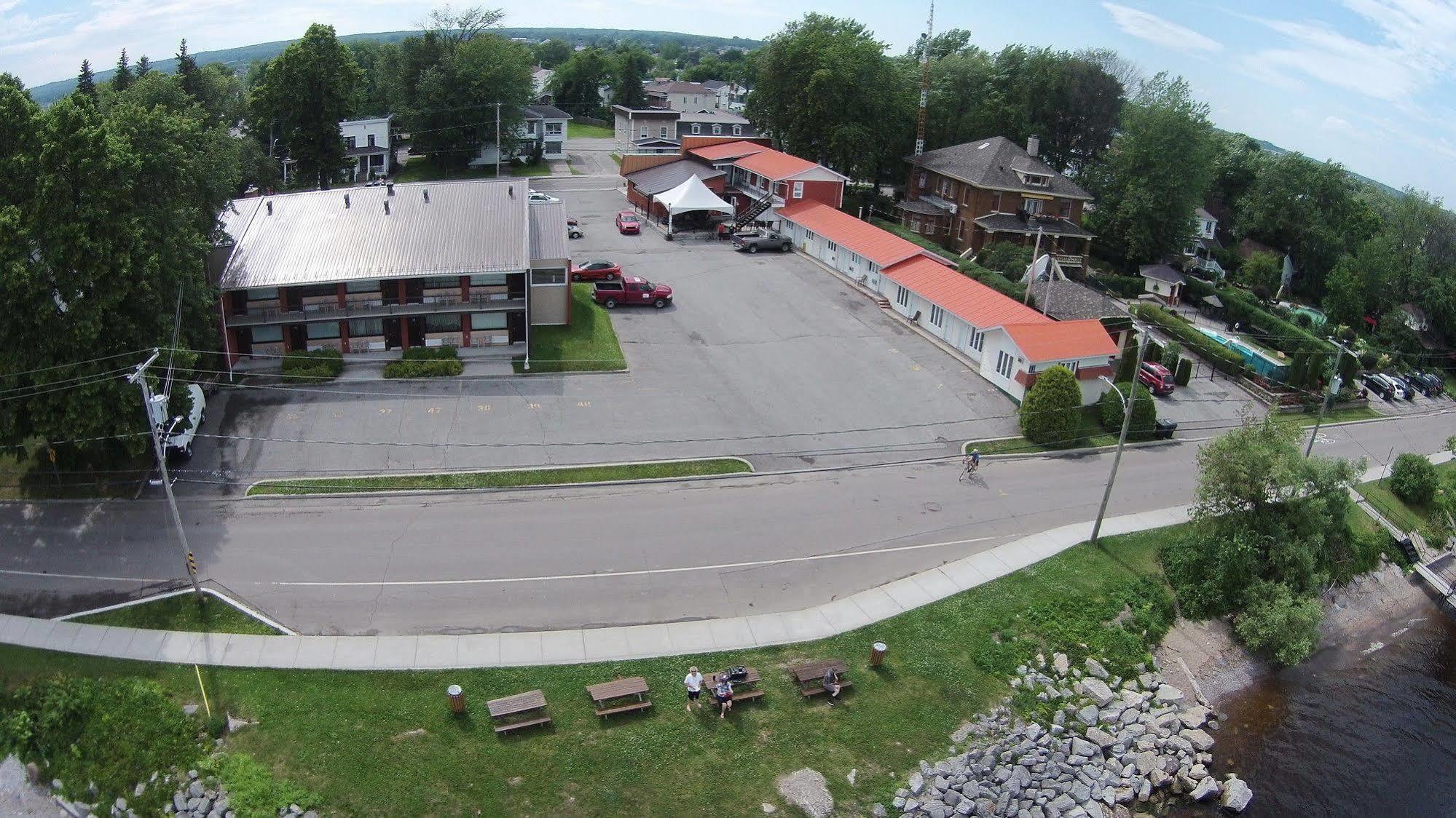 Motel Castille Roberval Exteriér fotografie